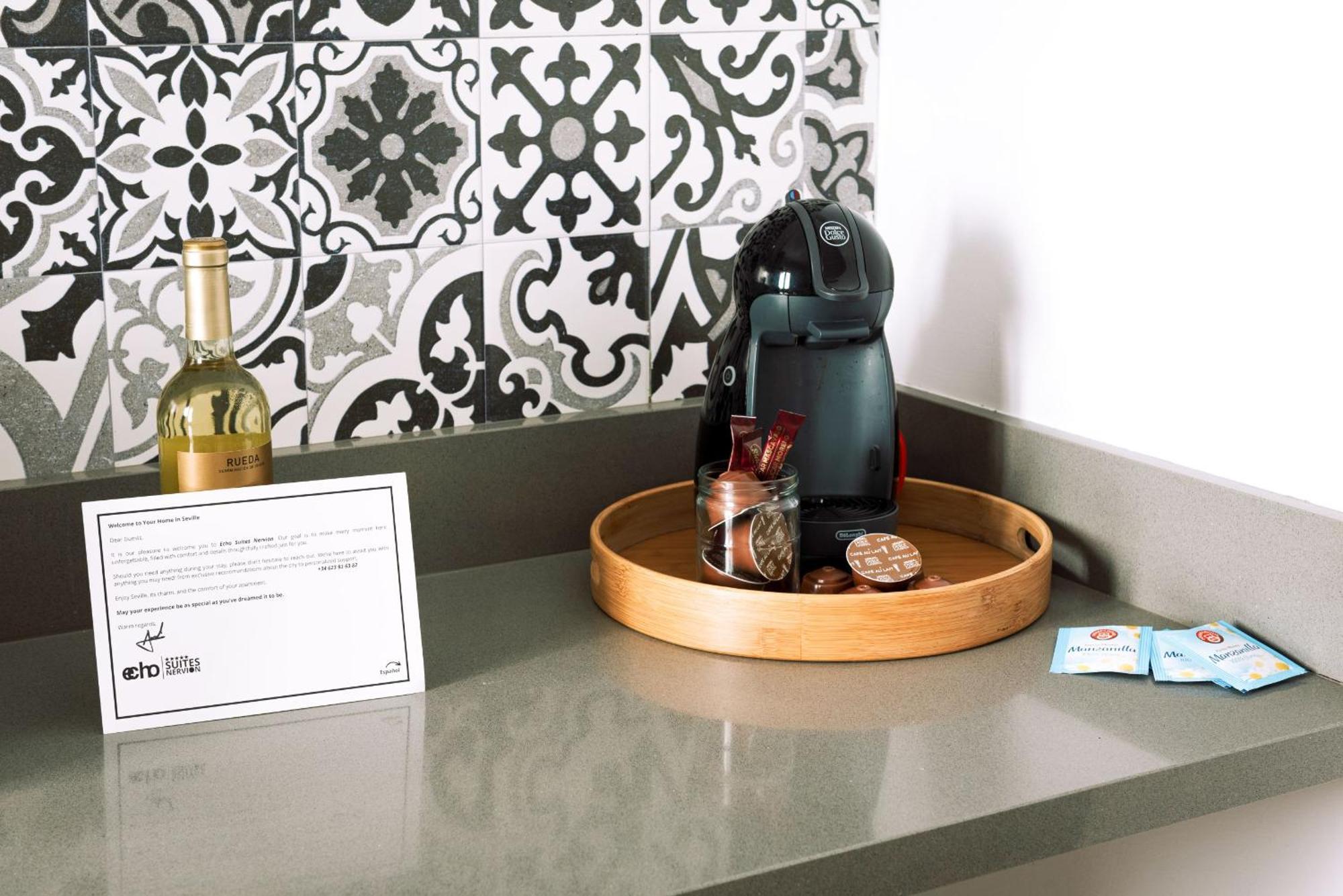 Echo Suites Nervion Севилья Экстерьер фото